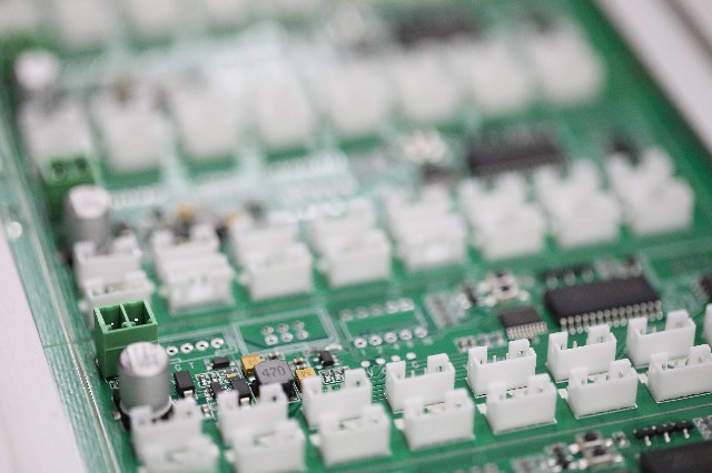 電路板PCBA加工中SMT和DIP哪個好?PCBA加工中SMT和DIP的區(qū)別