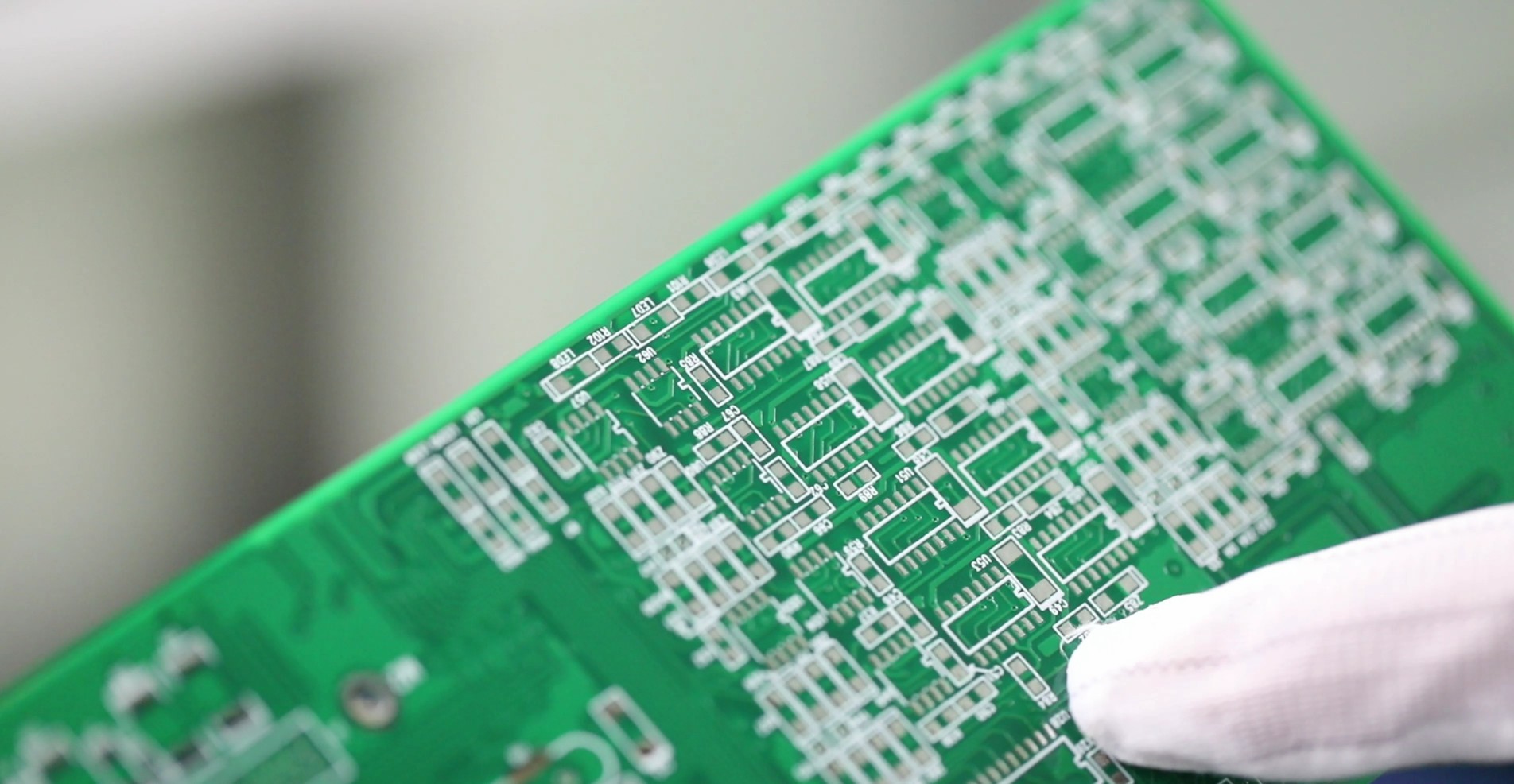 指紋印對SMT貼片加工有什么影響?指紋印對SMT貼片加工的影